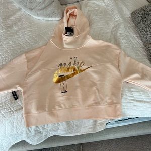 BRAND NEW NIKE CROP PULLOVER